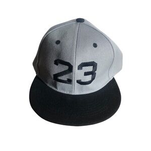 Max Headgear 23 SnapBack gray/black ball cap hat